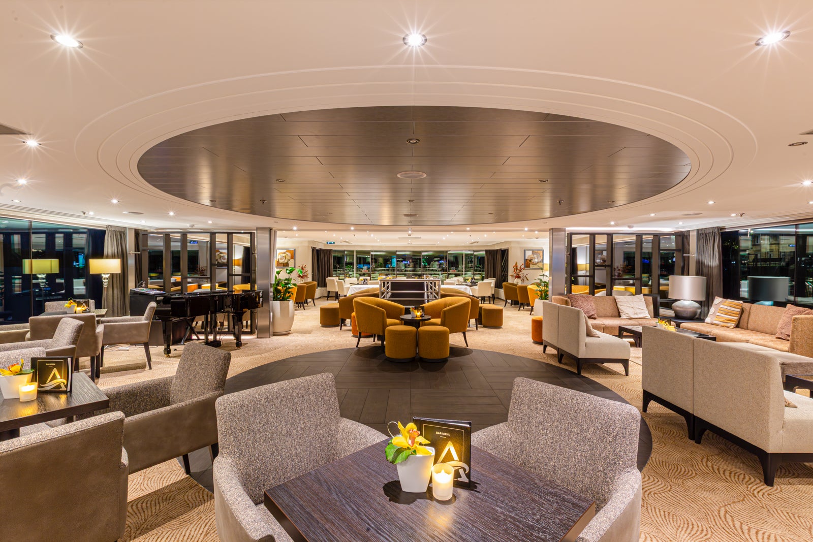 Read more about the article First look: Inside the new floating boutique hotel taking wine lovers to Bordeaux vineyards
